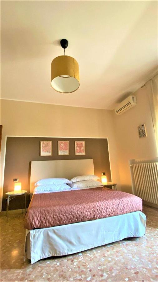 Casa Viola A 900 Mt Dalla Staz. Centrale Pescara Exteriör bild